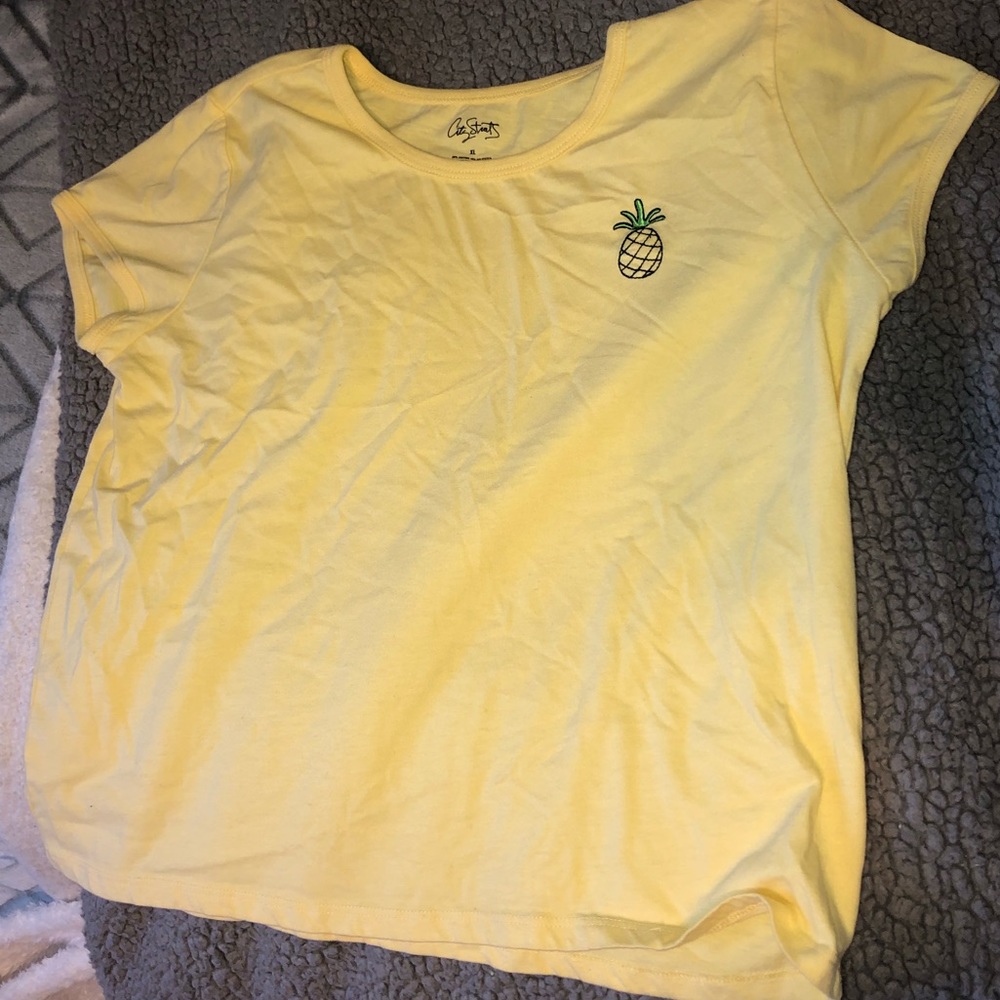 yellow t-shirt